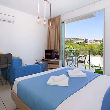 Meryl - Coralli Beachfront Apartment โปรทาราส ภายนอก รูปภาพ