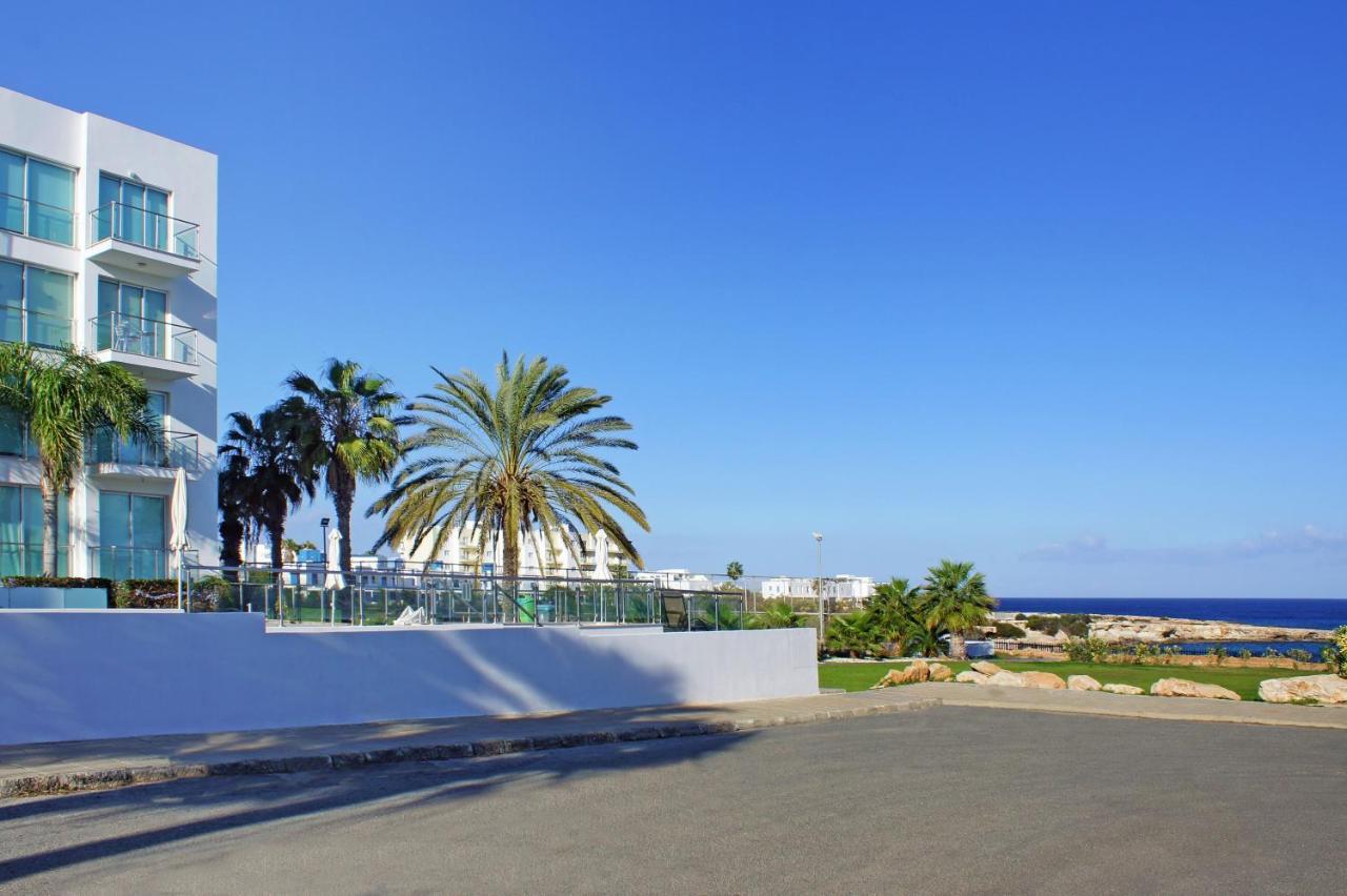 Meryl - Coralli Beachfront Apartment โปรทาราส ภายนอก รูปภาพ