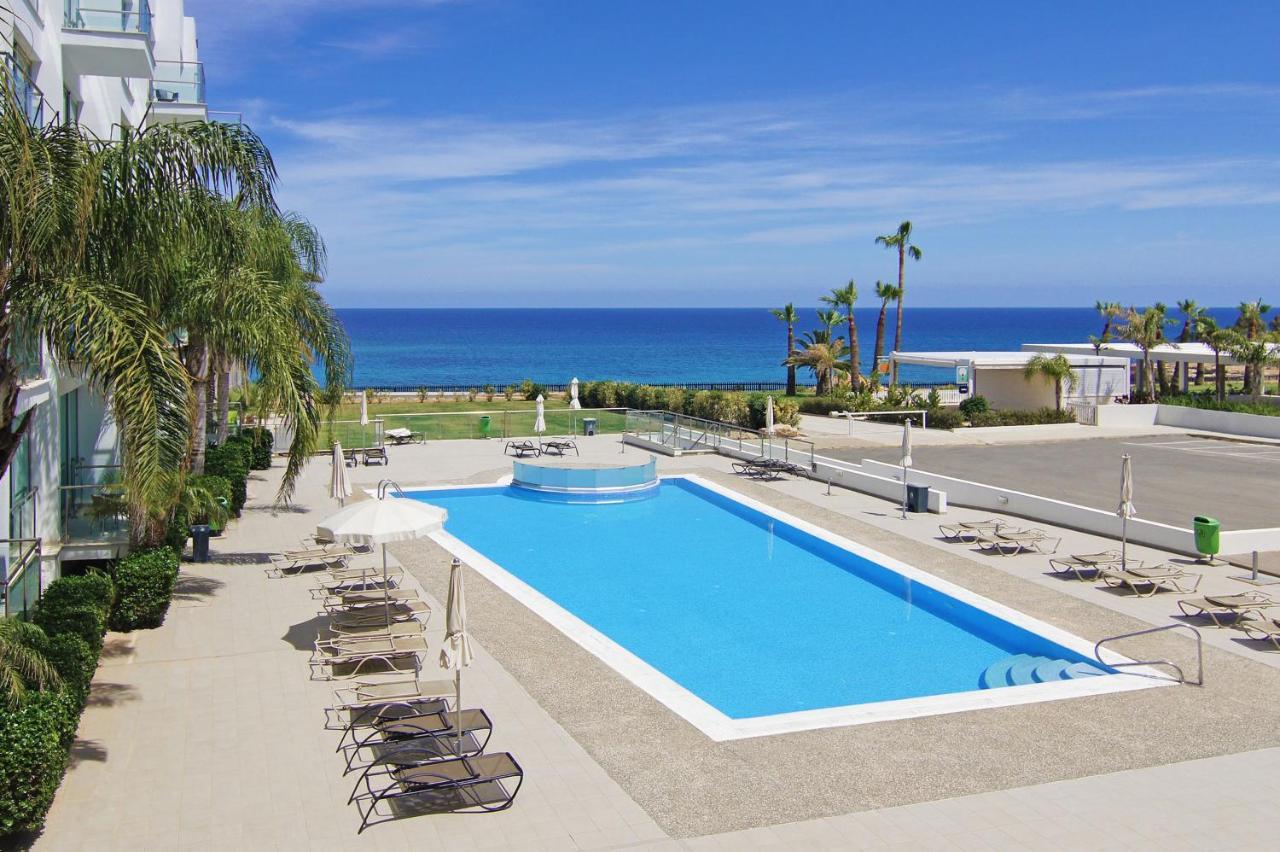 Meryl - Coralli Beachfront Apartment โปรทาราส ภายนอก รูปภาพ