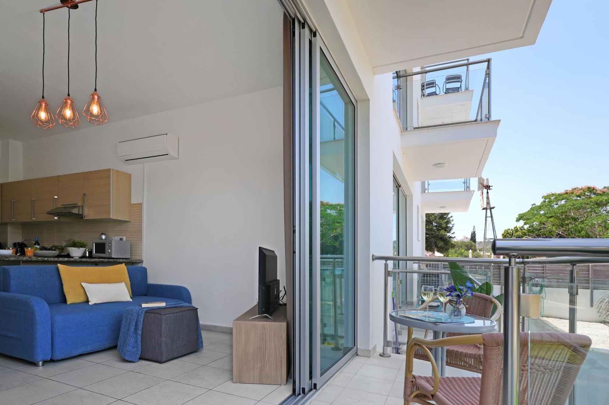 Meryl - Coralli Beachfront Apartment โปรทาราส ภายนอก รูปภาพ