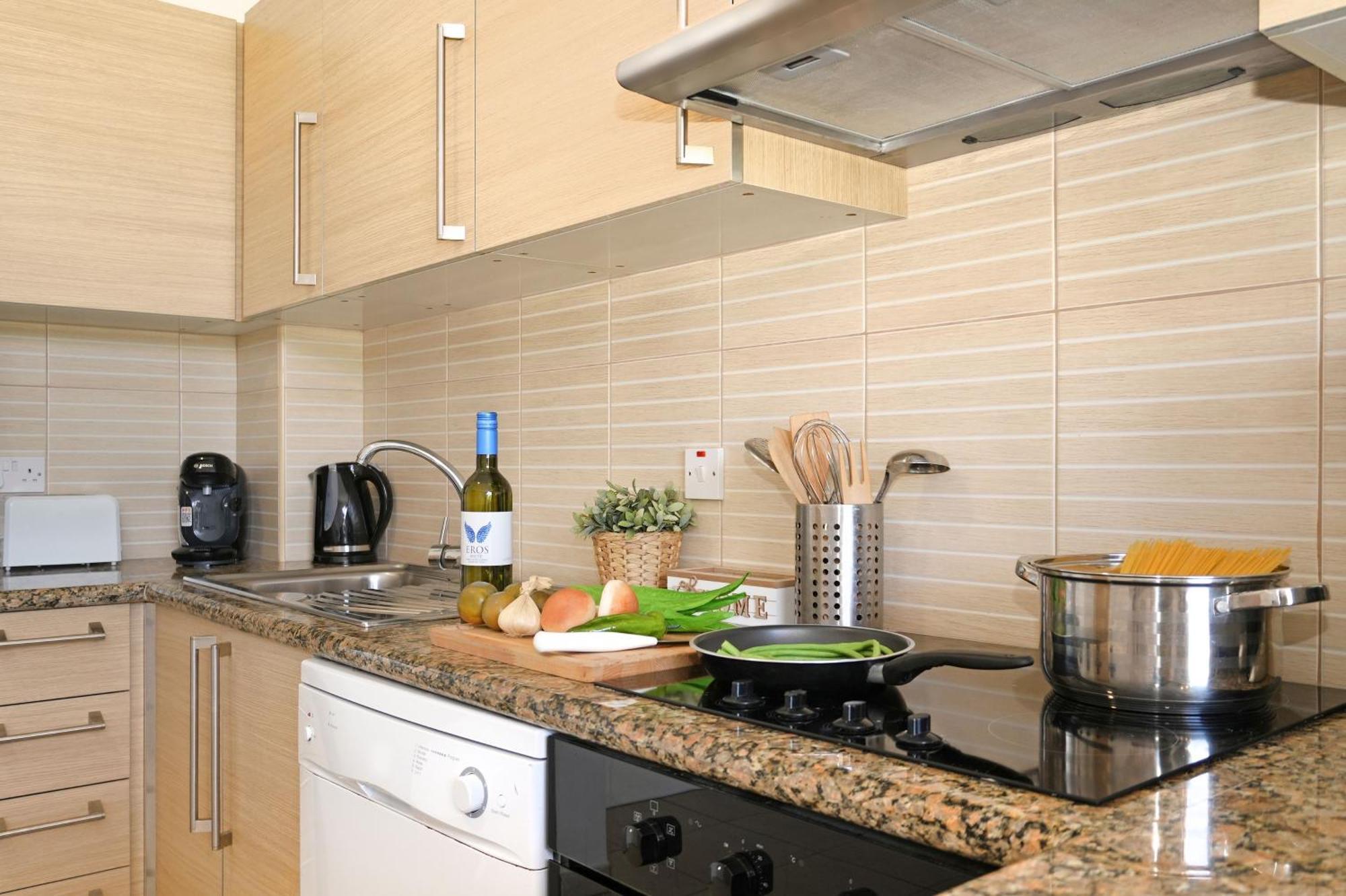 Meryl - Coralli Beachfront Apartment โปรทาราส ภายนอก รูปภาพ