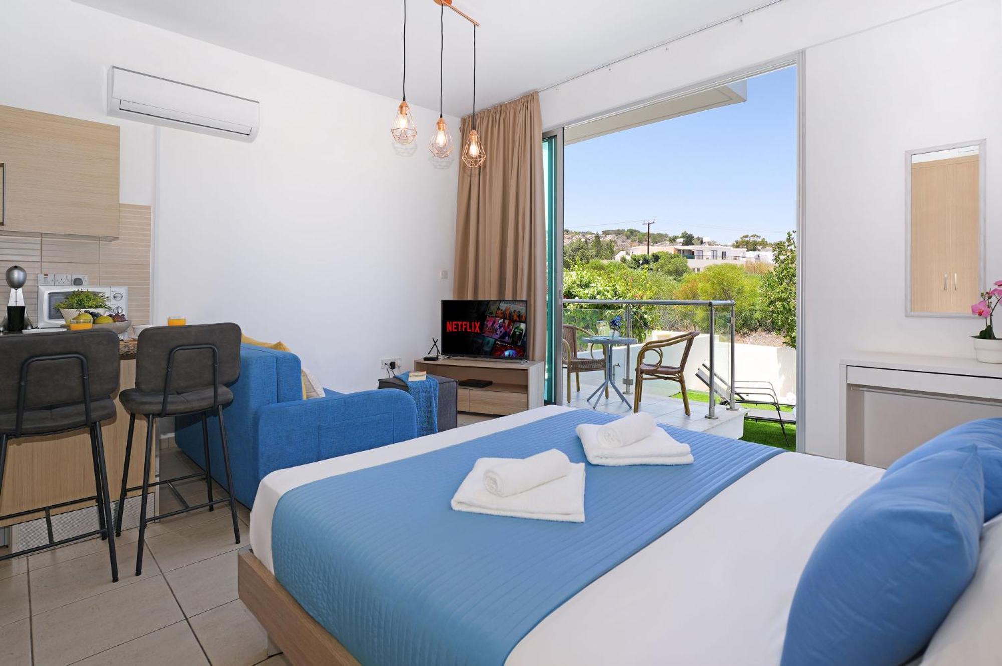 Meryl - Coralli Beachfront Apartment โปรทาราส ภายนอก รูปภาพ