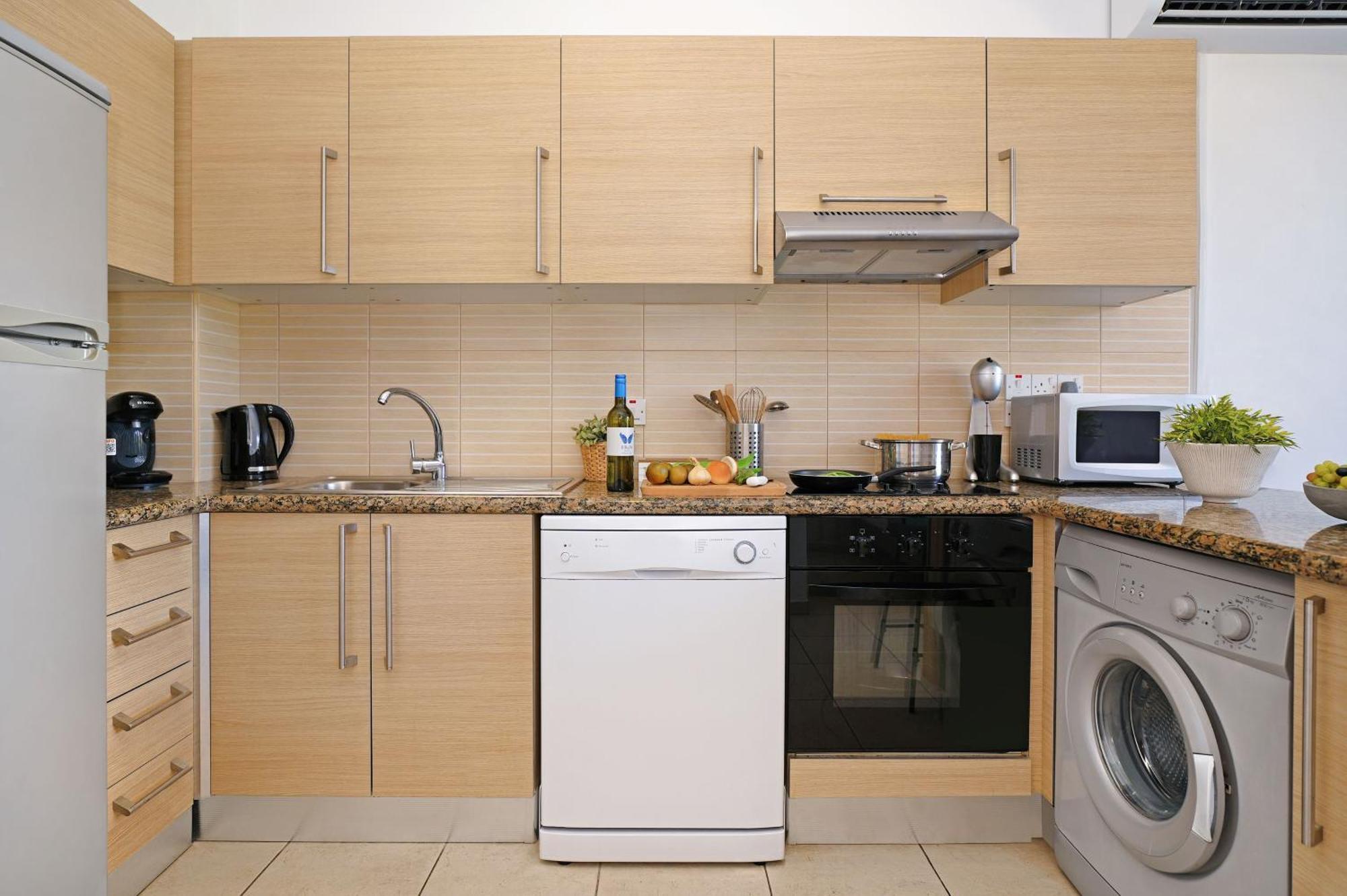Meryl - Coralli Beachfront Apartment โปรทาราส ภายนอก รูปภาพ
