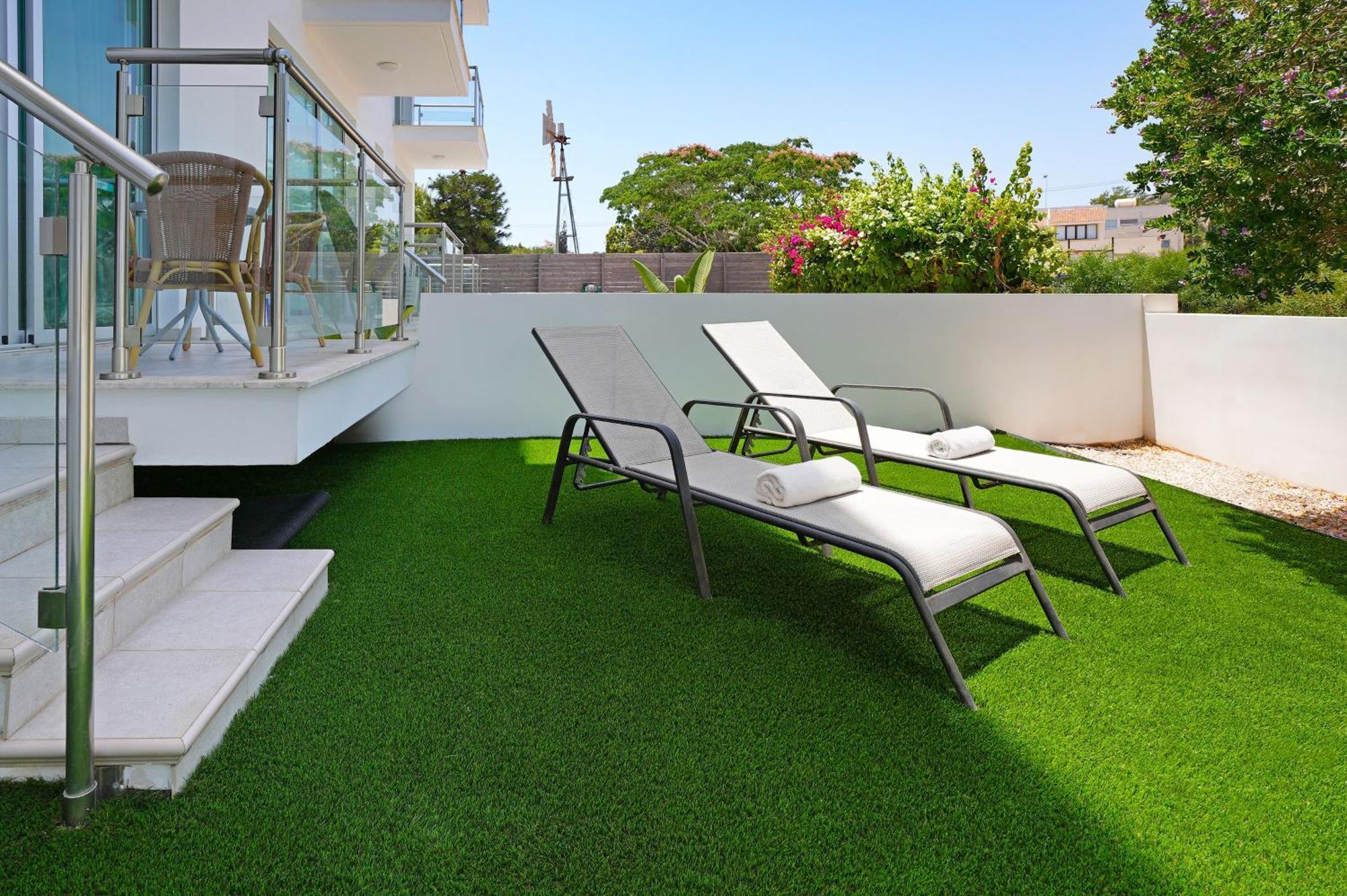 Meryl - Coralli Beachfront Apartment โปรทาราส ภายนอก รูปภาพ