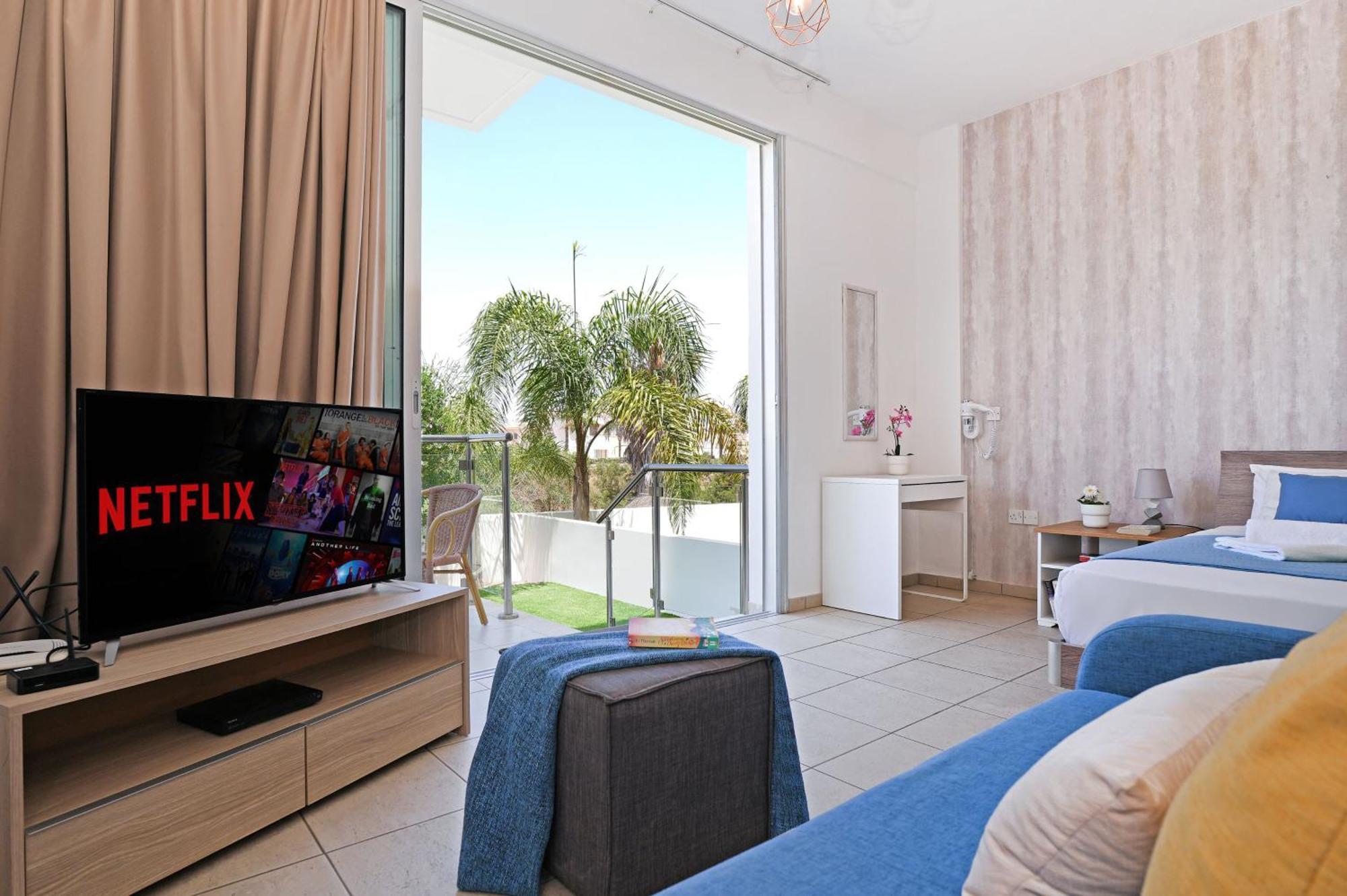 Meryl - Coralli Beachfront Apartment โปรทาราส ภายนอก รูปภาพ